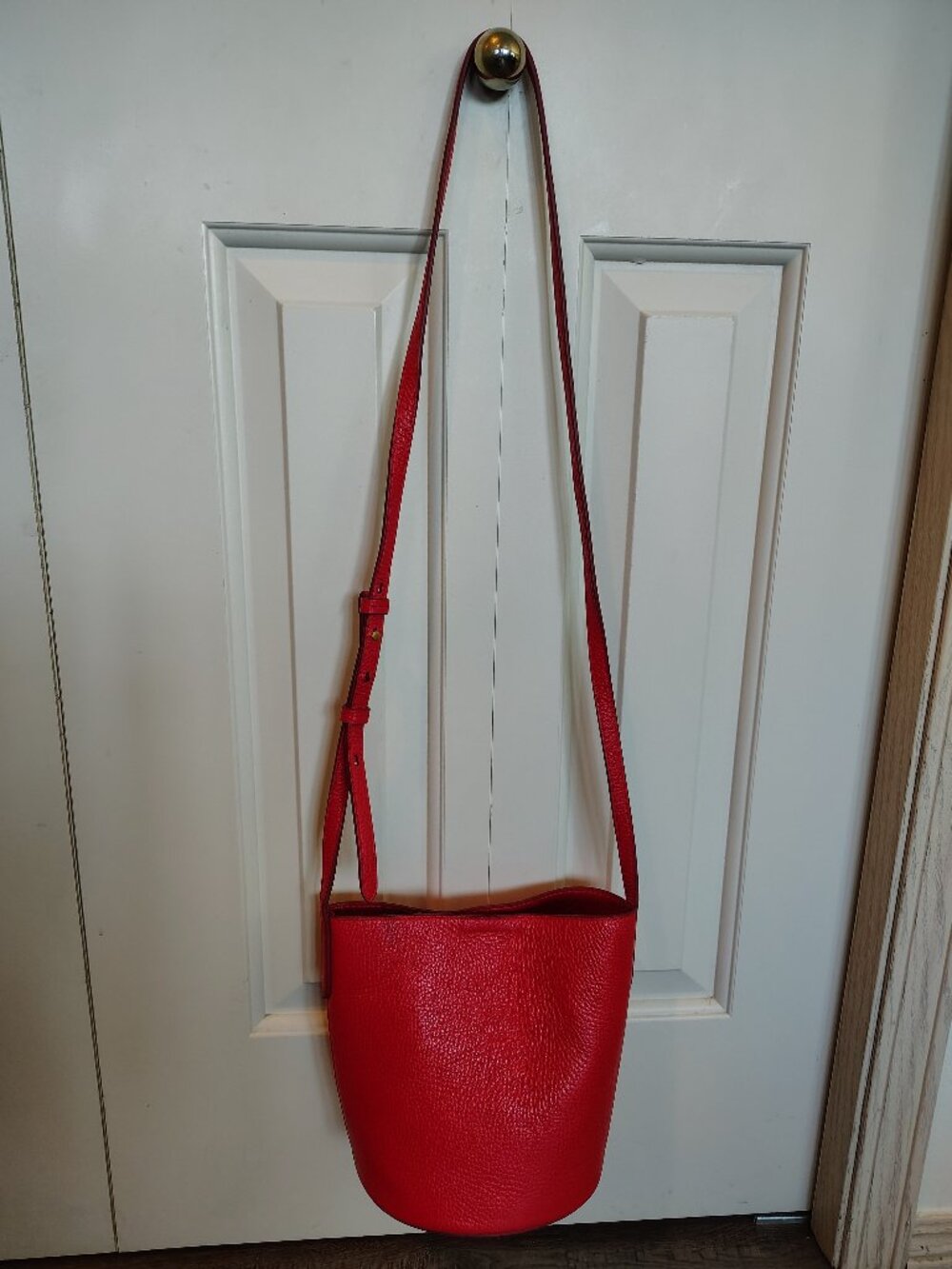 Crossbody Grain Leather Bucket Bag - Picture 4 of 5
